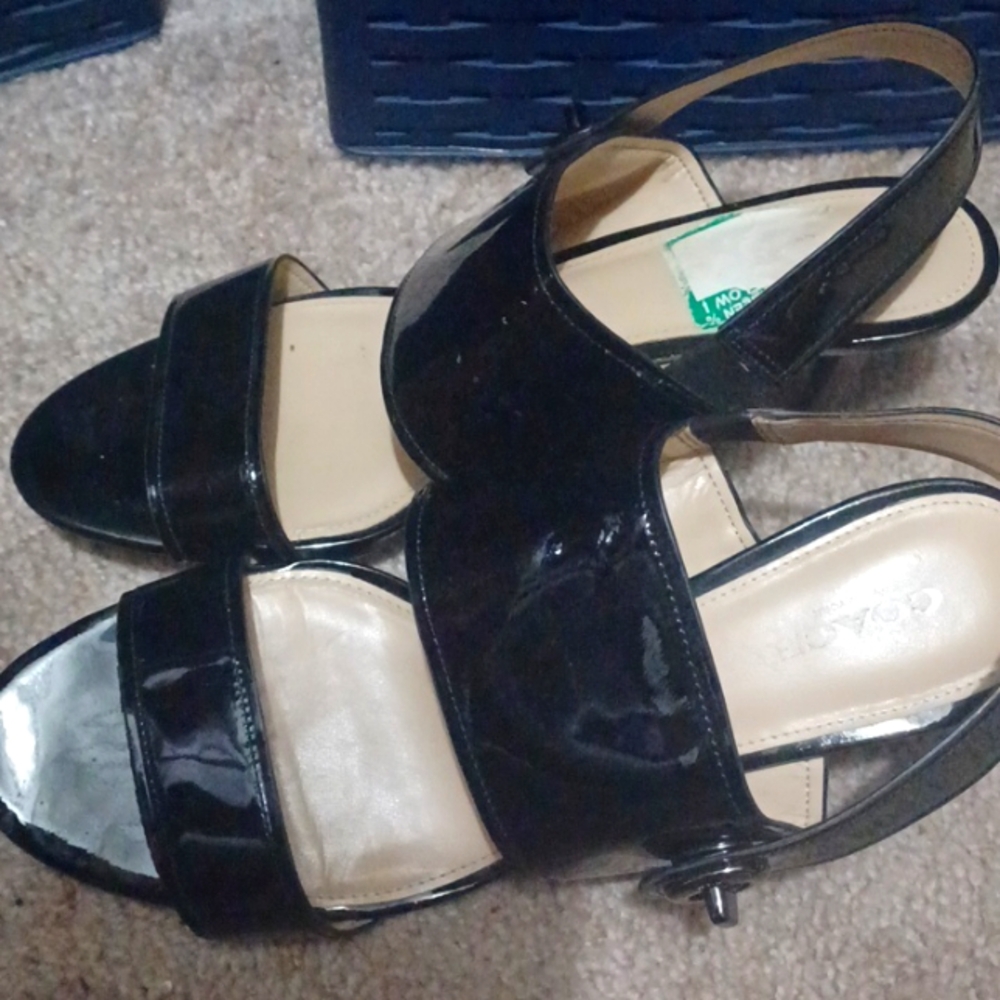 Coach patten leather kitten heel sandals black size 8